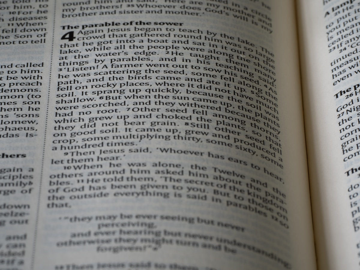 Texte biblique avec parabole du semeur détaillée.
