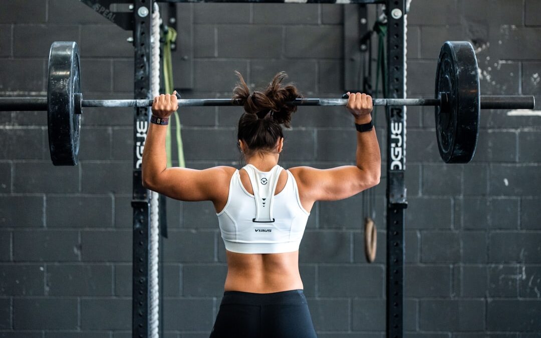 guide pour débuter la musculation - woman doing weight lifting