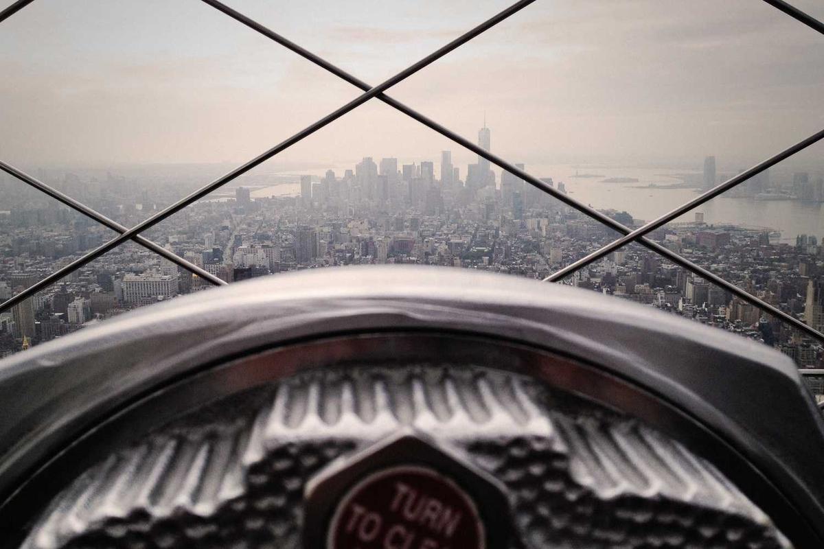 Vue de la skyline de New York depuis la plateforme d'observation.